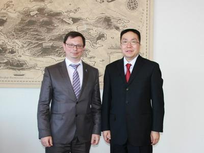 中國(guó)僑網(wǎng)合影