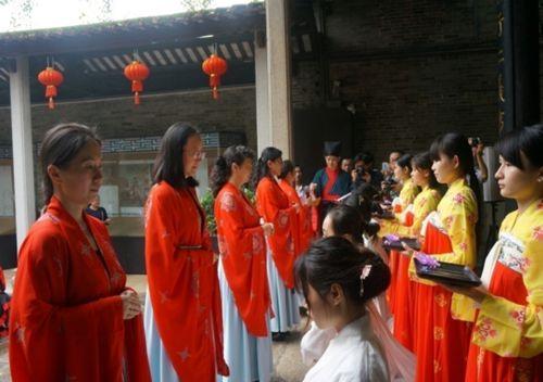 中國僑網(wǎng)表演唐代女子笄禮