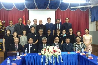 中國僑網(wǎng)合影