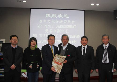 中國僑網(wǎng)合影