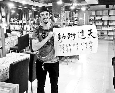 中國(guó)僑網(wǎng)來(lái)自美國(guó)的鄧凱同學(xué)