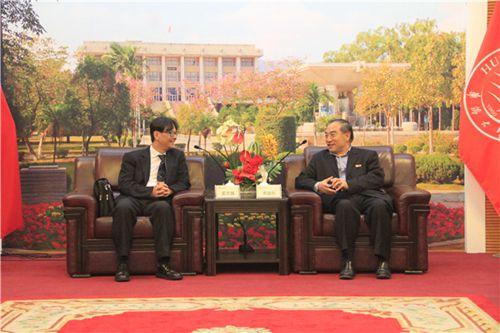 中國僑網(wǎng)賈益民與吳志揚(yáng)座談交流