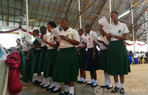 中國僑網(wǎng)合唱《明天會更好》