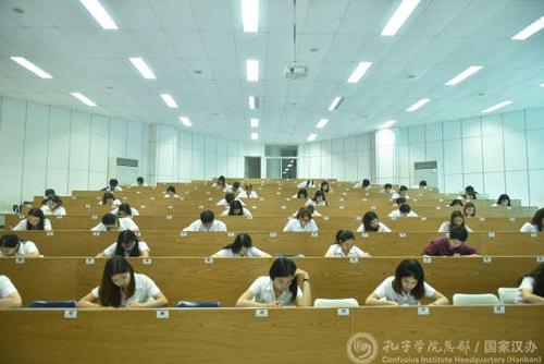 中國僑網四級考場坐滿考生