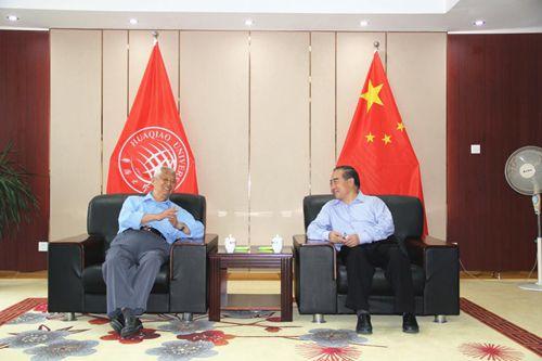 中國(guó)僑網(wǎng)賈益民與莊炎林會(huì)談