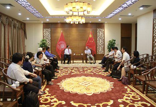 中國僑網(wǎng)會見現(xiàn)場