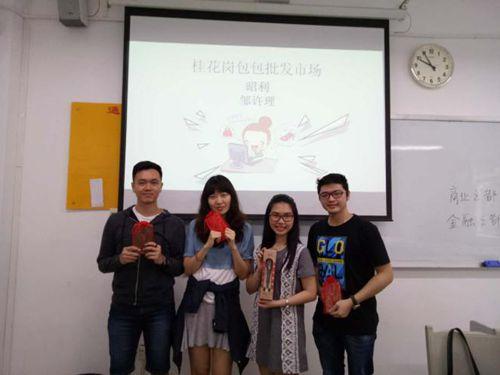 中國僑網(wǎng)合影