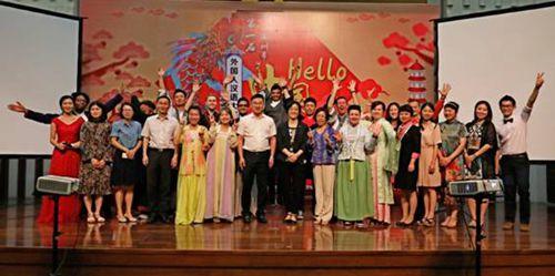 中國僑網(wǎng)合影