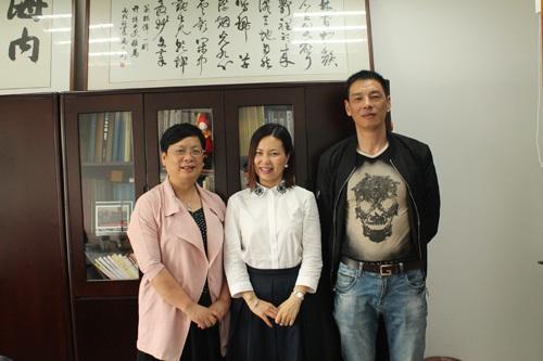 中國僑網(wǎng)合影