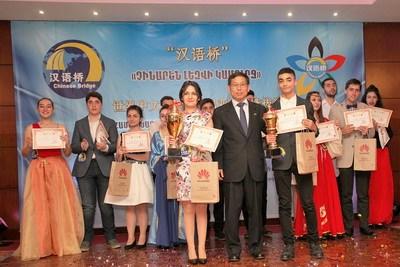 中國僑網(wǎng)合影