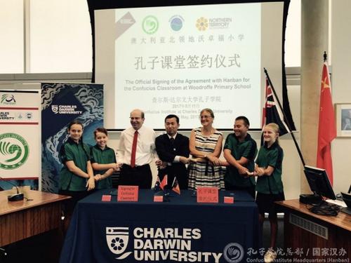 中國僑網(wǎng)合影