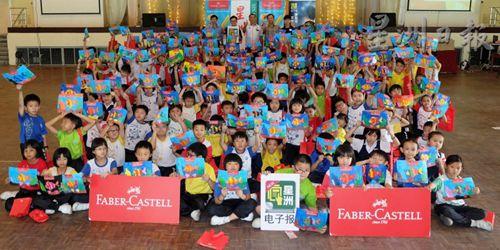 中國(guó)僑網(wǎng)合影 (馬來(lái)西亞《星洲日?qǐng)?bào)》)