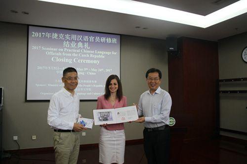 中國僑網頒發(fā)結業(yè)證書