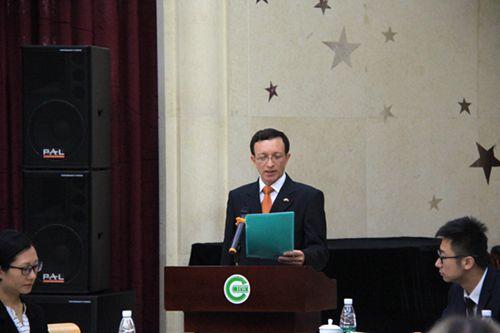 中國(guó)僑網(wǎng)來(lái)自巴西利亞大學(xué)孔子學(xué)院的文志博代表全體學(xué)員發(fā)言。