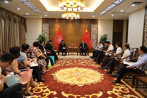 中國僑網(wǎng)會見現(xiàn)場