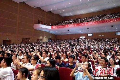 中國僑網(wǎng)資料圖:華僑大學新生開始全新的大學生活 劉沛 攝