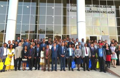 中國(guó)僑網(wǎng)合影。