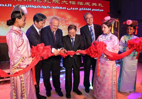 中國(guó)僑網(wǎng)剪彩(圖片來(lái)源:中國(guó)駐埃及大使館網(wǎng)站)
