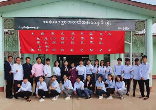 中國僑網(wǎng)大合影