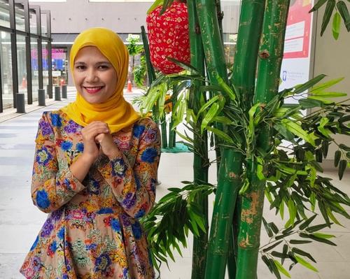 中國(guó)僑網(wǎng)拉絲達(dá)祝人們新春快樂(lè)。(馬來(lái)西亞《星洲日?qǐng)?bào)》)