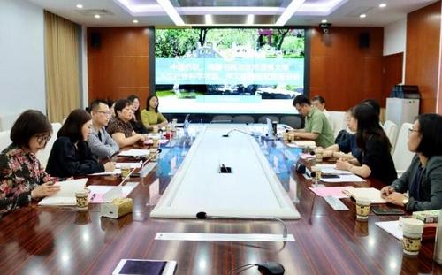 中國僑網(wǎng)座談會現(xiàn)場(圖片來源:北京語言大學(xué)網(wǎng)站)