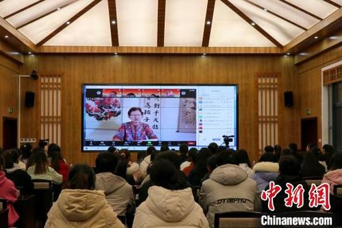 中國僑網(wǎng)印度尼西亞華文教育聯(lián)合總會主席鄭潔珊 貴州海外聯(lián)誼會供圖