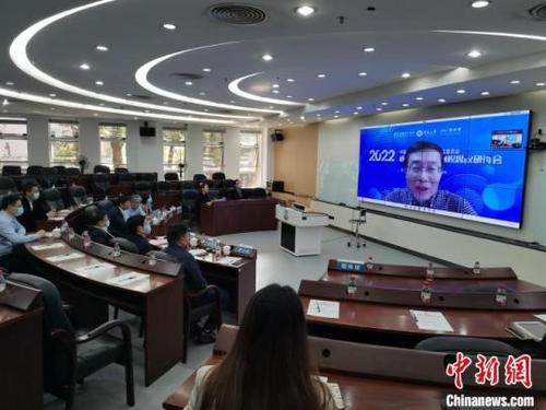 中國僑網(wǎng)新會計與專業(yè)課程思政研討會在暨南大學(xué)舉辦 郭軍攝