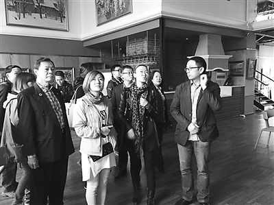 中國僑網(wǎng)參觀哈爾濱國際油畫交易中心