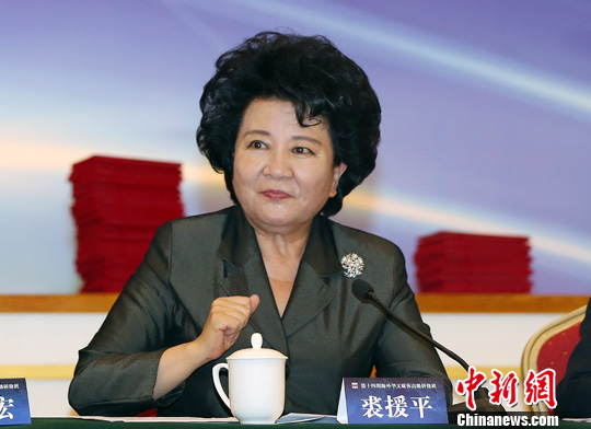 中國僑網(wǎng)國務(wù)院僑務(wù)辦公室主任裘援平出席活動(dòng)并與學(xué)員座談交流。