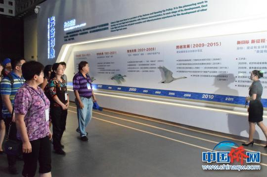 海外華文媒體高層參觀(guān)光谷展示中心 馬芙蓉 攝