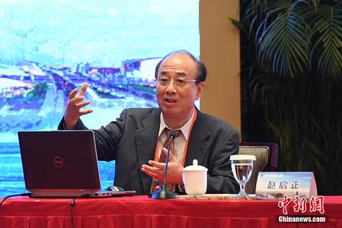 中國(guó)僑網(wǎng)國(guó)務(wù)院新聞辦原主任趙啟正向在場(chǎng)嘉賓代表分享見解與觀點(diǎn)。 中新社記者 崔楠 攝