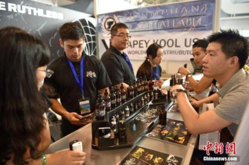 中國(guó)僑網(wǎng)資料圖:電子煙展柜。(圖片來源:中國(guó)新聞網(wǎng))