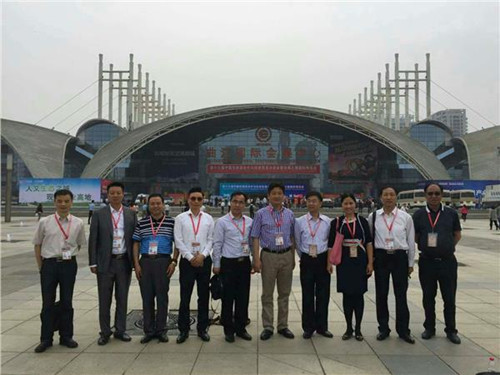 中國(guó)僑網(wǎng)西部行考察團(tuán)合影