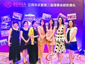 中國(guó)僑網(wǎng)僑留會(huì)的“白富美”們。(《廣州日?qǐng)?bào)》/關(guān)旭東 攝)