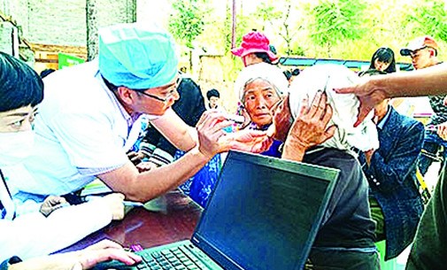 楊森參加四川省口腔惠民義診活動(dòng)