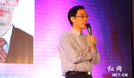 湖南省僑聯(lián)黨組書記朱建山出席并致辭。