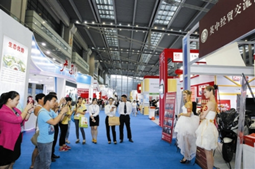 首屆“僑交會”上,英國展團吸引眼球。深圳僑報資料圖