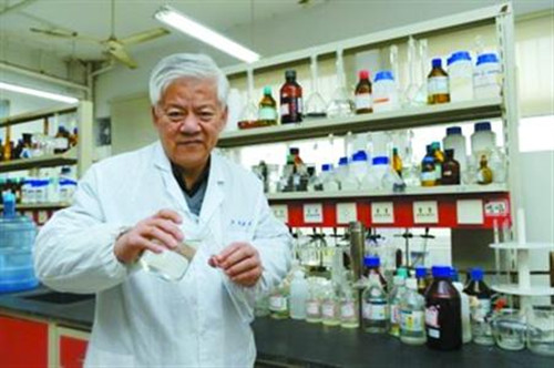 孔海南在實(shí)驗(yàn)室。(資料)