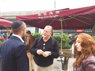 外籍人士“家在成都”工程系列活動——聘請美國人Mr.John為桐梓林社區(qū)主任助理