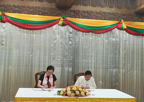 中國(guó)僑網(wǎng)黃英副主任簽署備忘錄