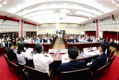 中國(guó)僑網(wǎng)越來越多的僑商僑企參與到僑交會(huì)中來。深圳僑報(bào)資料圖