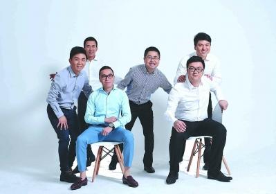 中國僑網(wǎng)啟誠資本的合伙人(左三為周士淵)