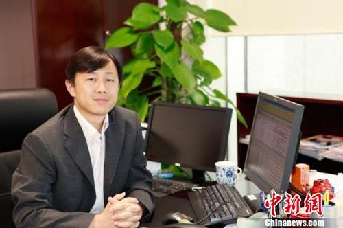 中國(guó)僑網(wǎng)中國(guó)銀行上海市分行貿(mào)易金融部總經(jīng)理兼大宗商品業(yè)務(wù)部總經(jīng)理張欣園 鐘航 攝