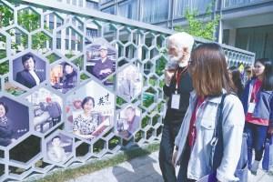 中國(guó)僑網(wǎng)外國(guó)專(zhuān)家參觀科技園