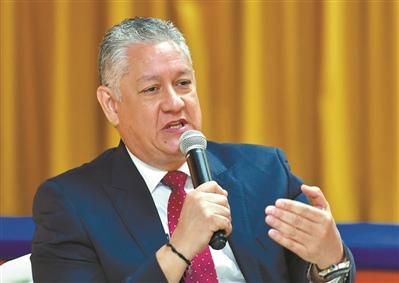 中國僑網(wǎng)路易斯·愛德華多·吉羅茲