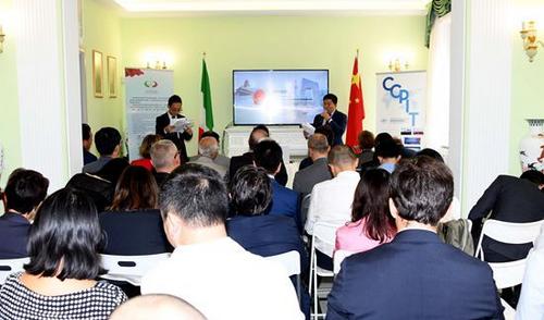 中國(guó)僑網(wǎng)推介會(huì)現(xiàn)場(chǎng)。(意大利歐聯(lián)網(wǎng)/夏曉彤 攝)