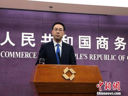 中國僑網(wǎng) 商務(wù)部新聞發(fā)言人高峰。李曉喻 攝