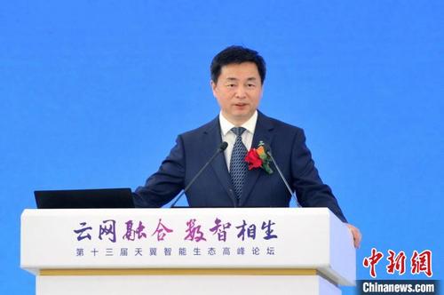 中國(guó)僑網(wǎng)中國(guó)電信董事長(zhǎng)柯瑞文發(fā)表主旨演講 岳殿新 攝