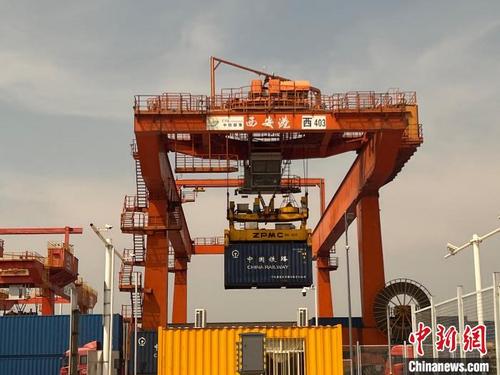 中國僑網(wǎng)圖為西安國際港務(wù)區(qū)。 李一璠 攝