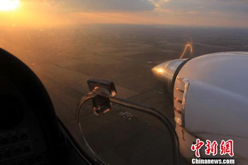留美博士挑戰(zhàn)中國首次自駕飛機(jī)環(huán)球飛行(圖) 